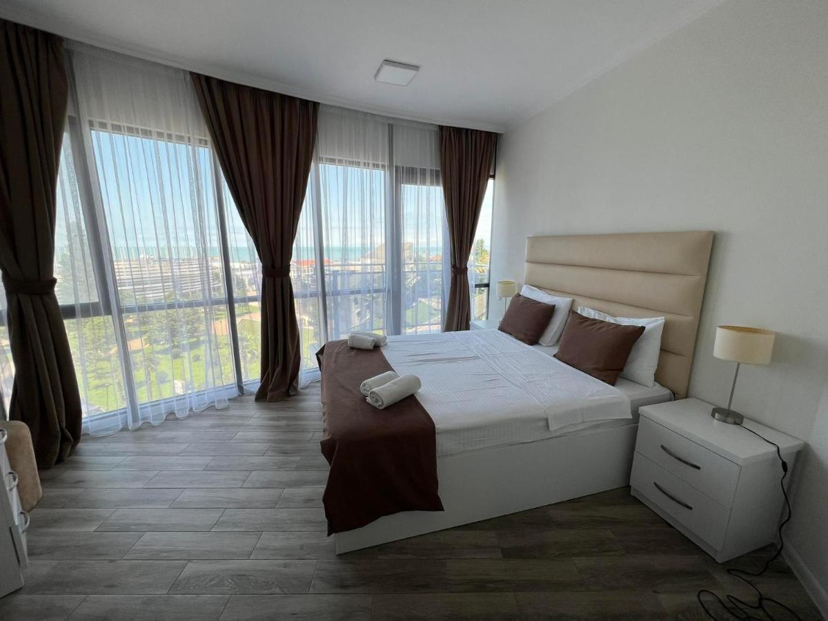 Holiday Lux Tower باتومي المظهر الخارجي الصورة