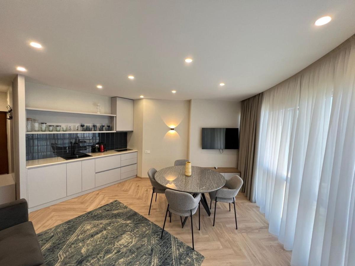 Holiday Lux Tower باتومي المظهر الخارجي الصورة