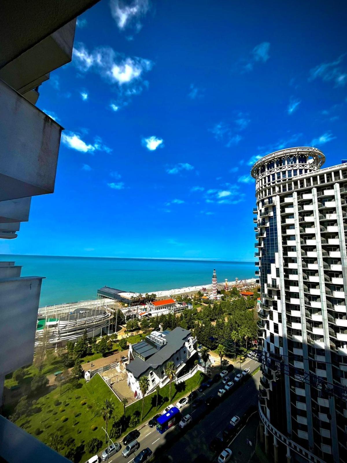 Holiday Lux Tower باتومي المظهر الخارجي الصورة