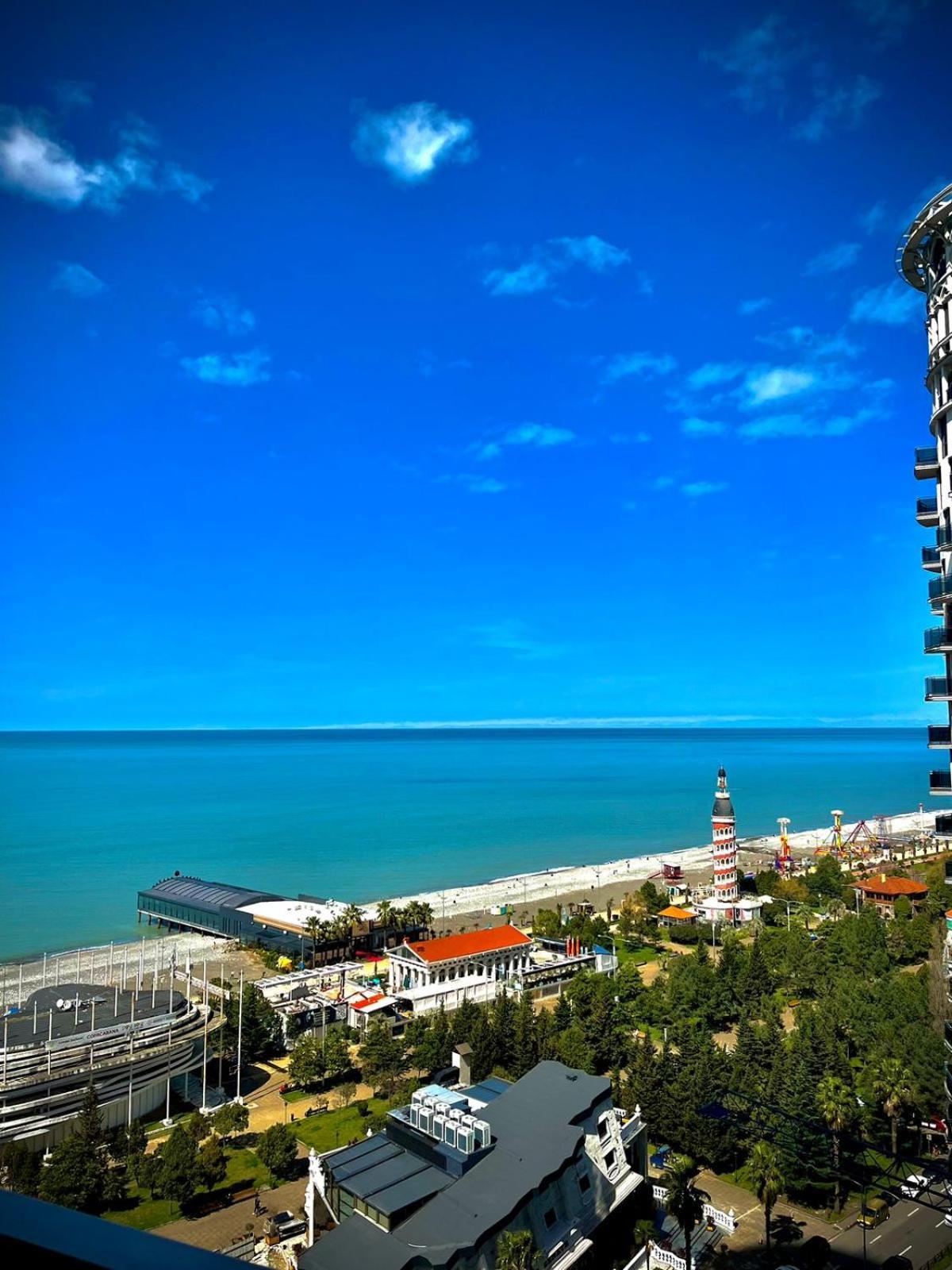 Holiday Lux Tower باتومي المظهر الخارجي الصورة