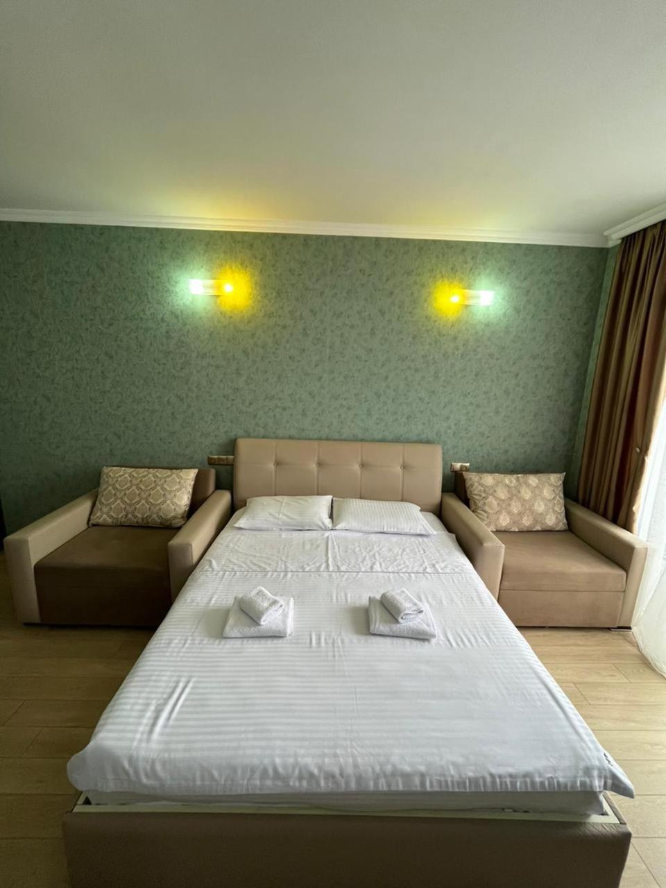 Holiday Lux Tower باتومي المظهر الخارجي الصورة