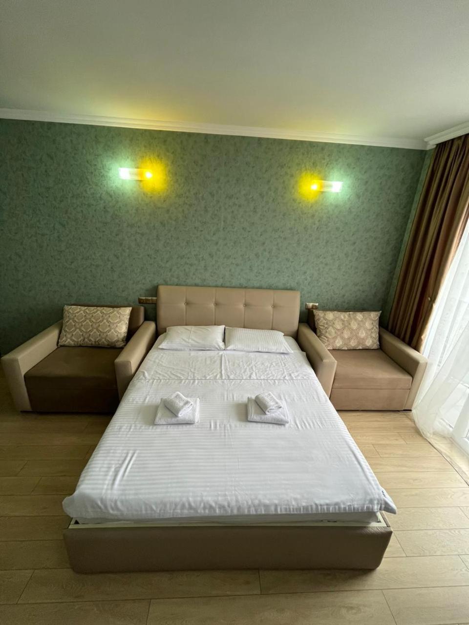 Holiday Lux Tower باتومي المظهر الخارجي الصورة