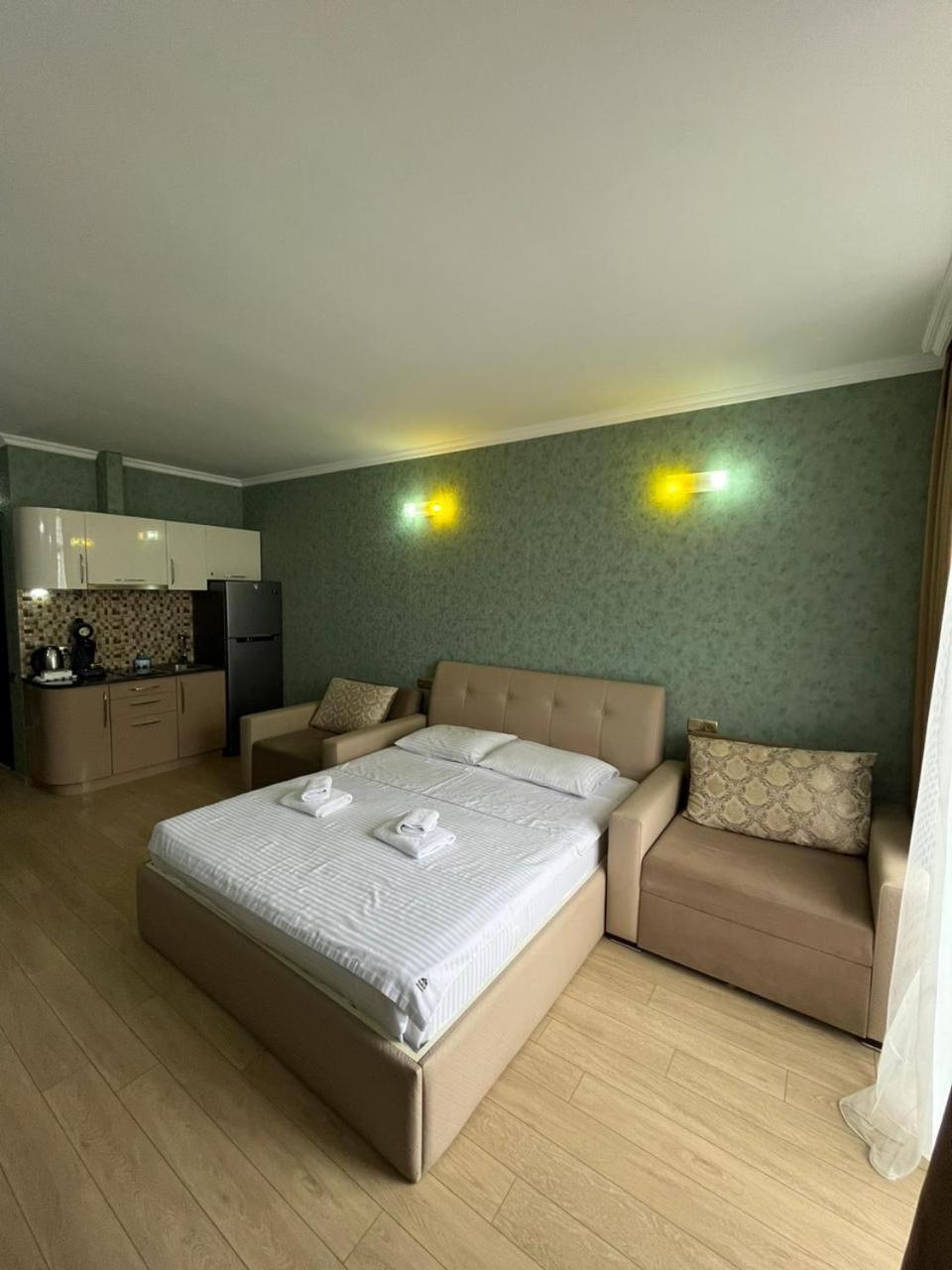 Holiday Lux Tower باتومي المظهر الخارجي الصورة