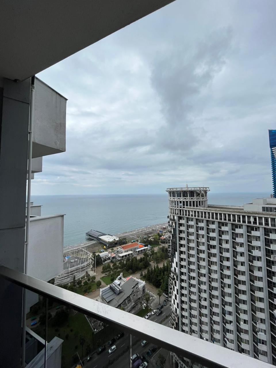 Holiday Lux Tower باتومي المظهر الخارجي الصورة