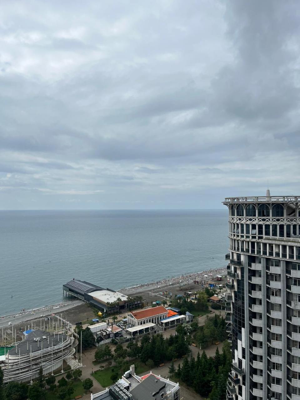 Holiday Lux Tower باتومي المظهر الخارجي الصورة