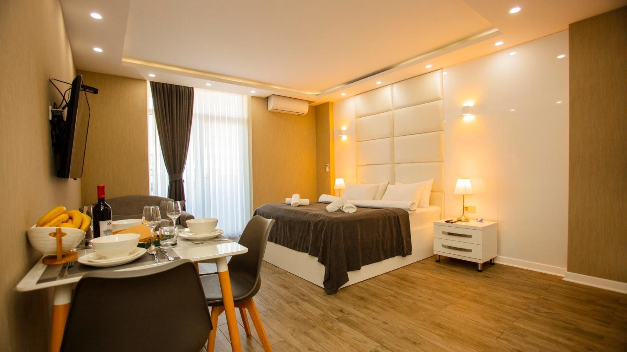 Holiday Lux Tower باتومي المظهر الخارجي الصورة