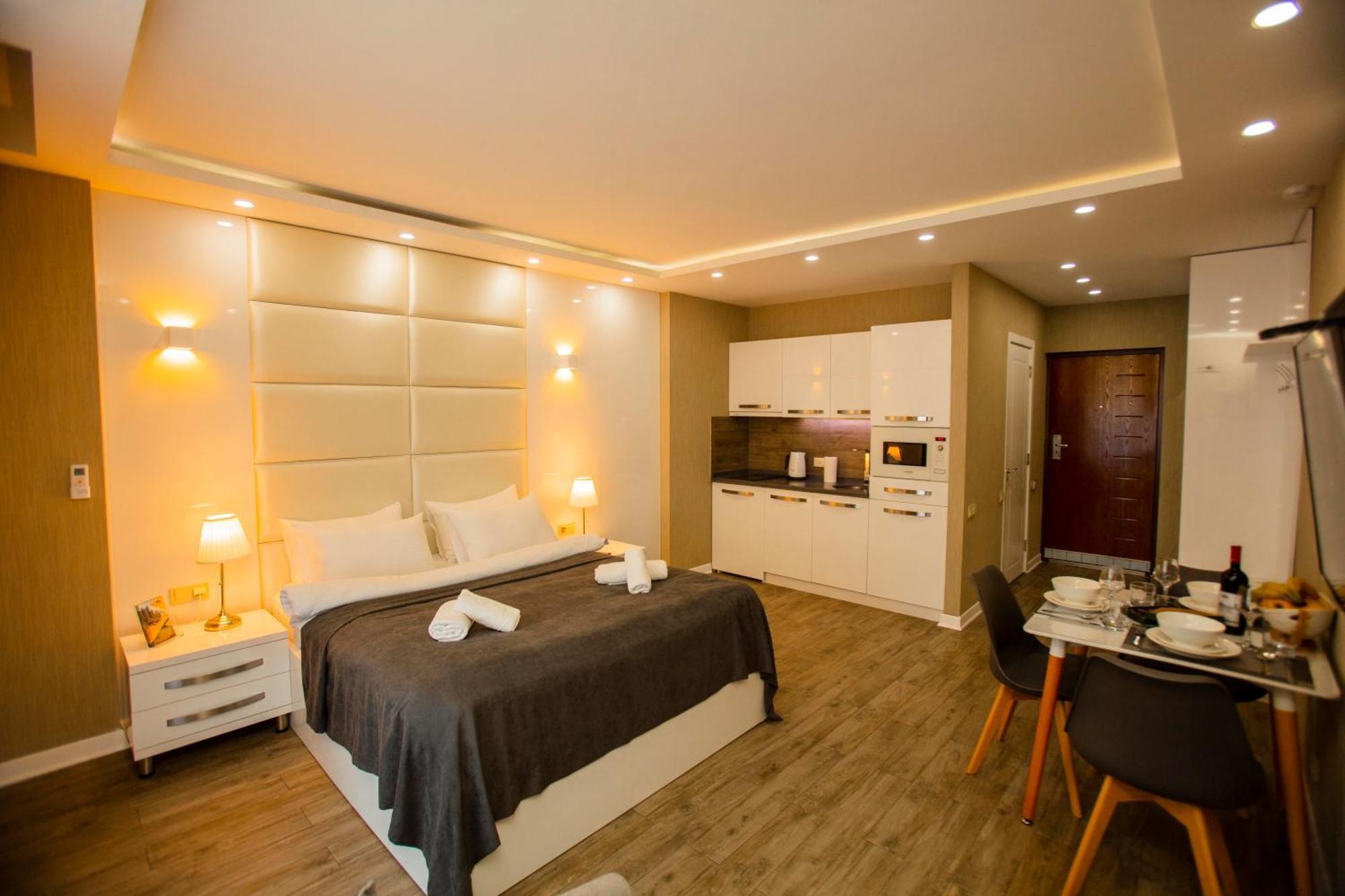 Holiday Lux Tower باتومي المظهر الخارجي الصورة