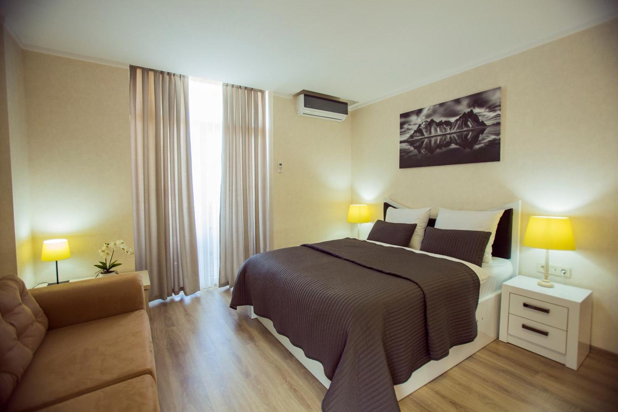 Holiday Lux Tower باتومي المظهر الخارجي الصورة