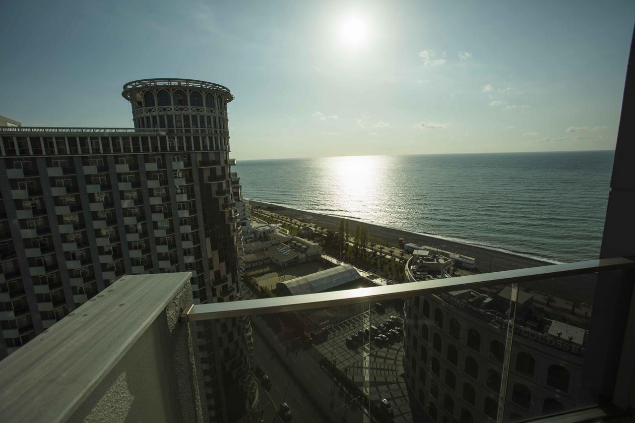 Holiday Lux Tower باتومي المظهر الخارجي الصورة
