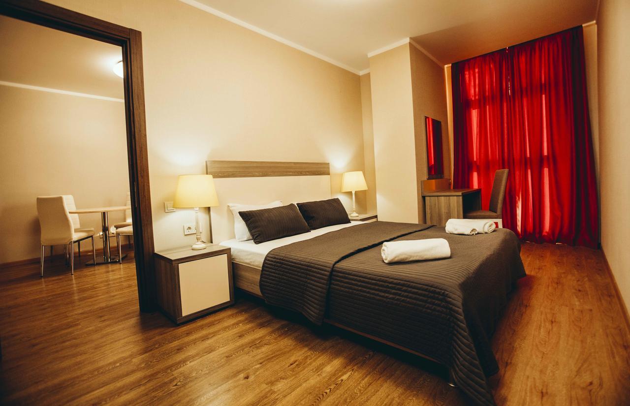 Holiday Lux Tower باتومي المظهر الخارجي الصورة