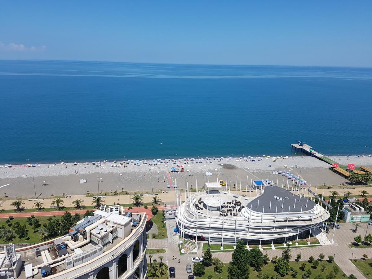 Holiday Lux Tower باتومي المظهر الخارجي الصورة