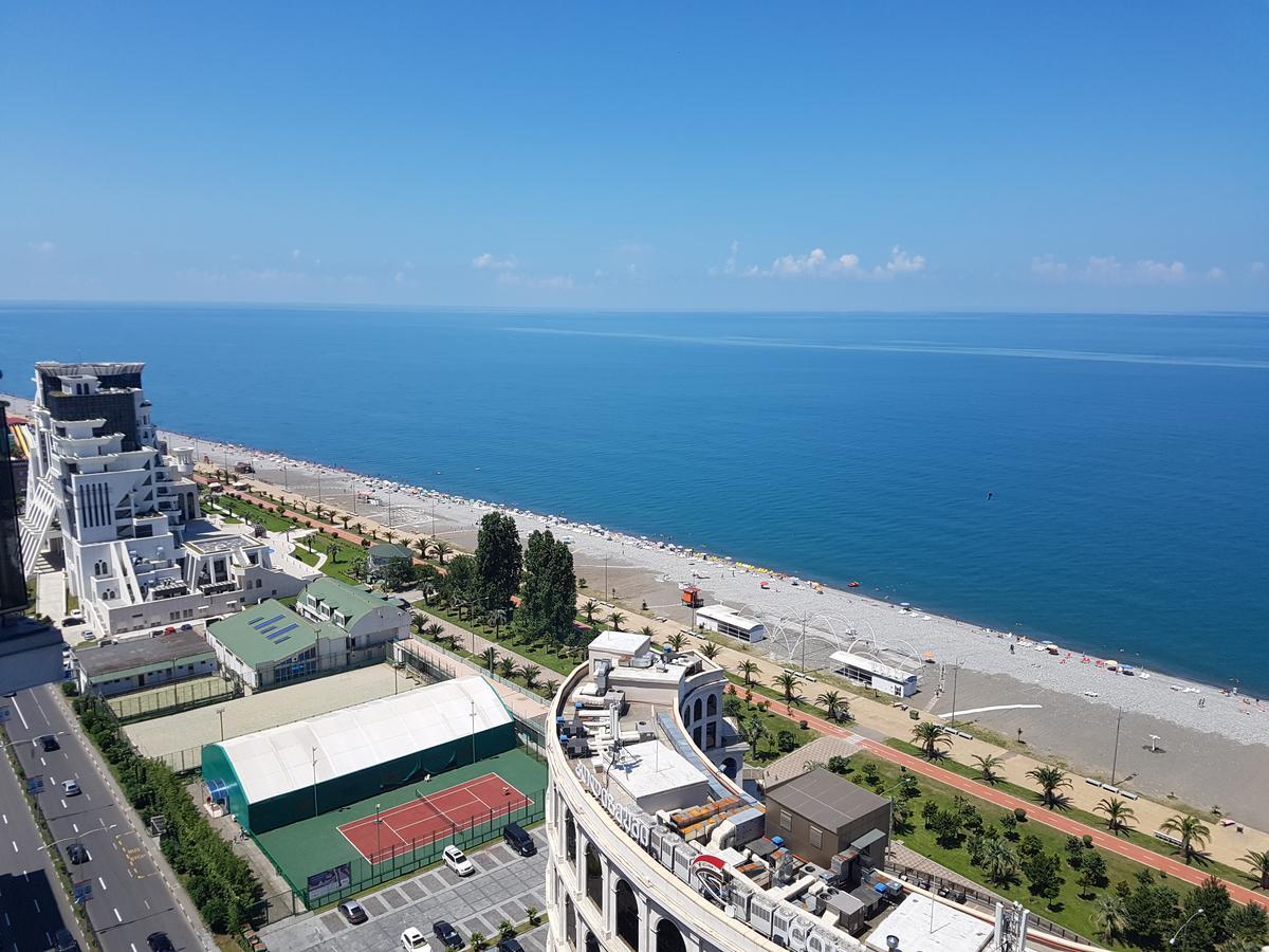 Holiday Lux Tower باتومي المظهر الخارجي الصورة